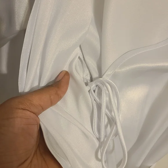 Josie by NatoriWomen's Vintage White Belted Long Sleeve Robe (Size Large)